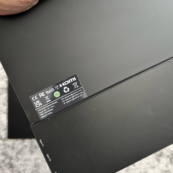 15.6” Portable Monitor w/ Travel Case & 4k Dual Monitor 3/4 Thunderbolt Cable - Picture 5 of 10